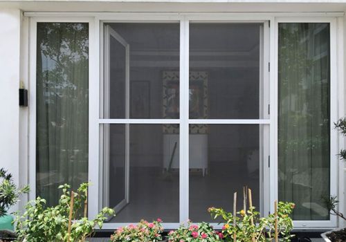 Cửa lưới cánh lùa ray U hệ 28